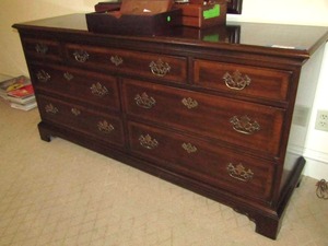 lot 395 image: Drexel vanity dresser