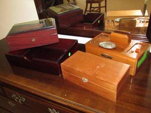 lot 396 image: Assorted jewelry and trinket storage boxes plus contents