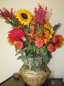 lot 414 image: Large artificial floral arrangement