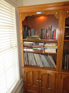 lot 420 image: Solid oak book shelf (Matches lot 421) Contents not included - This item is scheduled for pick up on the last day
