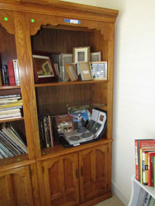 lot 421 image: Solid oak book shelf (Matches lot 420) Contents not included - This item is scheduled for pick up on the last day