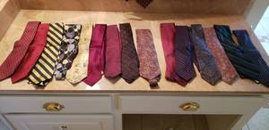 lot 400 image: Assorted silk ties including brands Kenneth Gordon, Reynolds Penland, Oleg Cassini, and more