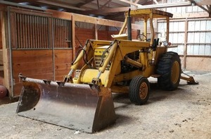 lot 4 image: 1974 Ford 6500 Loader Backhoe.  Has Keys. Tractor was moved into storage about 3 years ago and has been sitting ever since.  Has not bee touched or worked on. SEE DESCRIPTION FOR IMPORTANT PICK UP INFORMATION REGARDING THIS ITEM