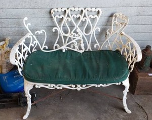 lot 10 image: Cast Iron Bench