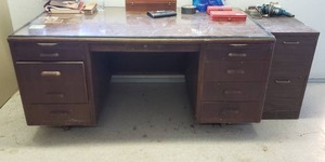 lot 18 image: Vintage Wooden Office Desck w Glass Top & Metal 2-Drawer File Cabinet