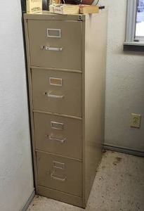 lot 21 image: Metal 4-Drawer File Cabinet w Contents
