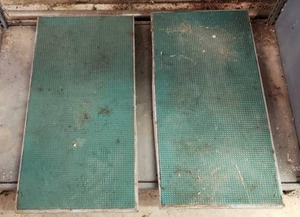 lot 60 image: Lot of 2 Anti Slip Tool & Parts Trays