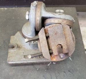 lot 65 image: Vintage Univise Grinding Fixture Vise