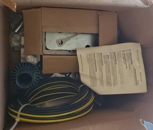 lot 100 image: NEW Tomahawk Patriot Tarping System Setup w Motor, Housing & Wires & Hoses. SEE DESCRIPTION FOR IMPORTANT PICK UP INFORMATION REGARDING THIS ITEM