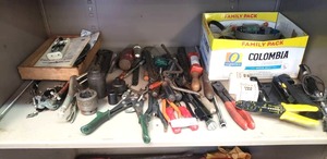 lot 125 image: Contents of shelf, Assorted hand tools including vise grips, tin snips, and more as shown