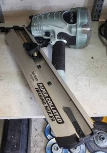 lot 141 image: Hitachi NR90AD 3.5 inch paper collated framing nailer