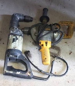lot 151 image: Dewault DW131 Heavy-Duty Spade Handle Drill and Rockwell 7559 12 inch RA drill