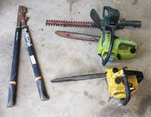 lot 164 image: McCulloch and Poulan chain saws plus Black & Decker hedge trimmer and branch cropper