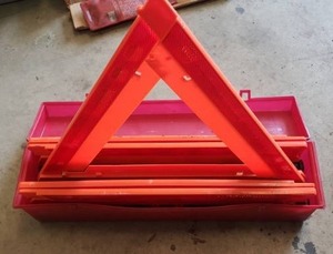 lot 171 image: Signal-Stat warning triangle flare kit
