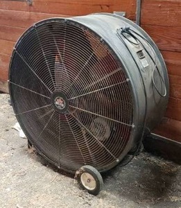 lot 286 image: Heat Buster Model TPC4213 42 Rolling Shop Fan