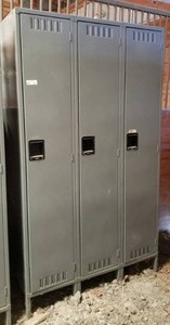 lot 291 image: Vintage Tennsco Steel 3-Bank Lockers