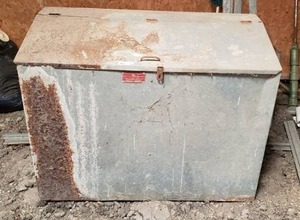 lot 292 image: Vintage Port-A-Stall Hinge Lid GrainFeed Storage