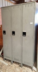 lot 293 image: Vintage Tennsco Steel 3-Bank Lockers