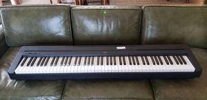 lot 312 image: Yamaha digital piano w power cord