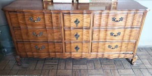 lot 326 image: Mid-century cherry wood wave front vanity dresser