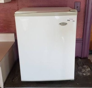 lot 334 image: Haier compact refrigerator model HSP03WNAWW