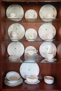 lot 442 image: Vintage Gold Standard genuine porcelain China dish set