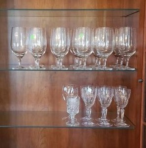 lot 443 image: Assorted crystal stem glassware