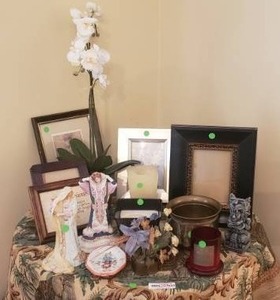 lot 445 image: Lenox legendary princesses Rapunzel and Sleeping beauty figures, assorted photo frames and more as shown