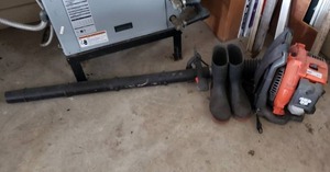 lot 471 image: Husqvarna 130BT leaf blower plus rubber boots