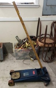 lot 485 image: Walker 1.5 ton floor jack model 93632