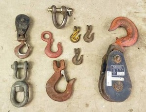 lot 84 image: Lot of Snatch Blocks & Hooks. McKissack N418 & More