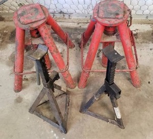 lot 120 image: Heavy duty automotive jack stands, two sets
