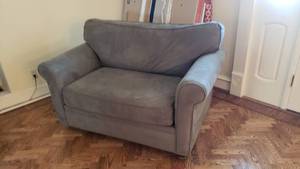 lot 546 image: Havertys Upholstered Twin Sleeper Chair w Foldout Twin Sleeper