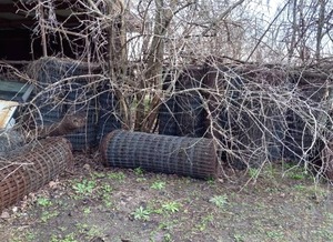 lot 551 image: Wire fencing 20 rolls and 3 rolls barbed wire