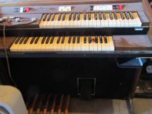 lot 5 image: Baldwin Interlude organ in good condition