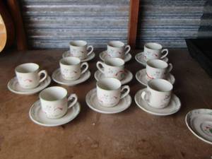 lot 9 image: International table works stoneware - 10 coffee cups- 11 cup plates -