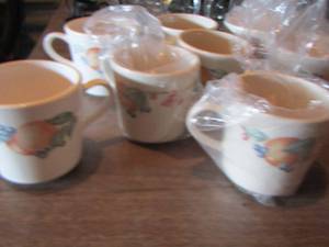 lot 14 image: Corning ware coffee cups with fruit design qty 8