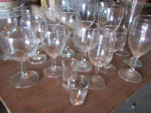 lot 15 image: Large lot of wine glasses
