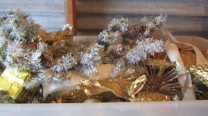 lot 18 image: Tub of Christmas dcor frosted white & gold