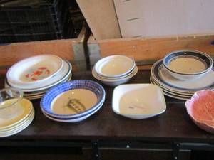 lot 24 image: Misc. lot of bowls and plates