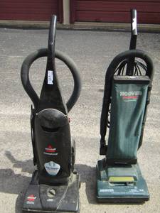 lot 27 image: Bissell power force vacuum , Hoover soft 3 light bag vacuum