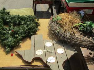 lot 28 image: Texas shaped wreath- hanging Texas dcor- Door wreath