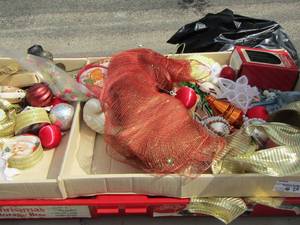 lot 29 image: Large lot of Christmas decorations