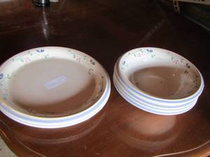 lot 53 image: Alger stone ware soup bowls qty 4- 2 dinner plates