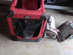 lot 54 image: Large and medium animal carriers used qty 2