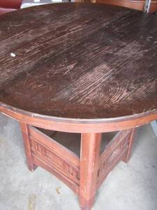 lot 56 image: Oval dining room table  3642