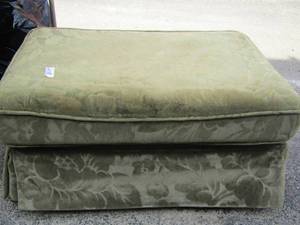 lot 61 image: Emerald green ottoman