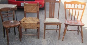 lot 62 image: Lot of 4 wooden and wicker chairs