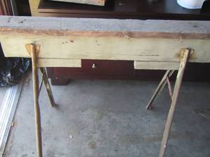 lot 66 image: Used saw horses qty 2