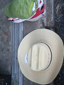 lot 78 image: mens ball caps- sun body hat